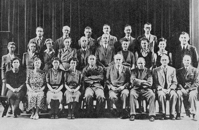 [Staff group photo from 1946-1947.]